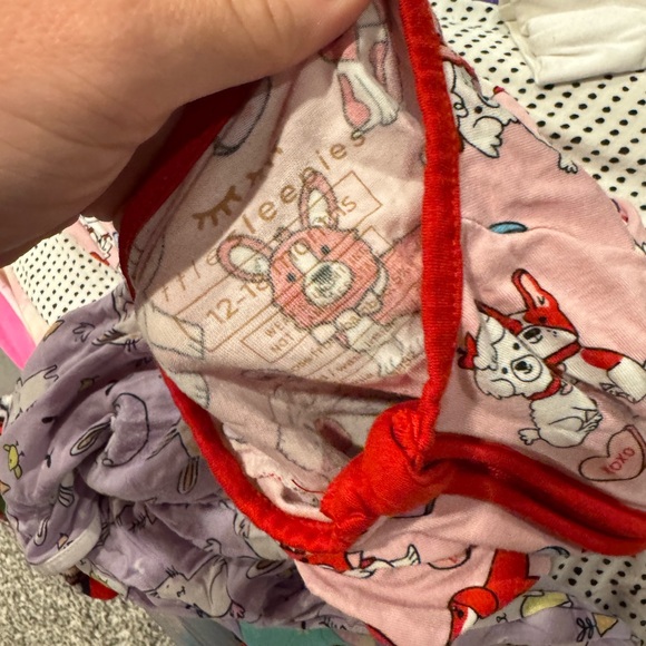 Little sleepies valentines pups. Size 12-18m - Picture 5 of 5